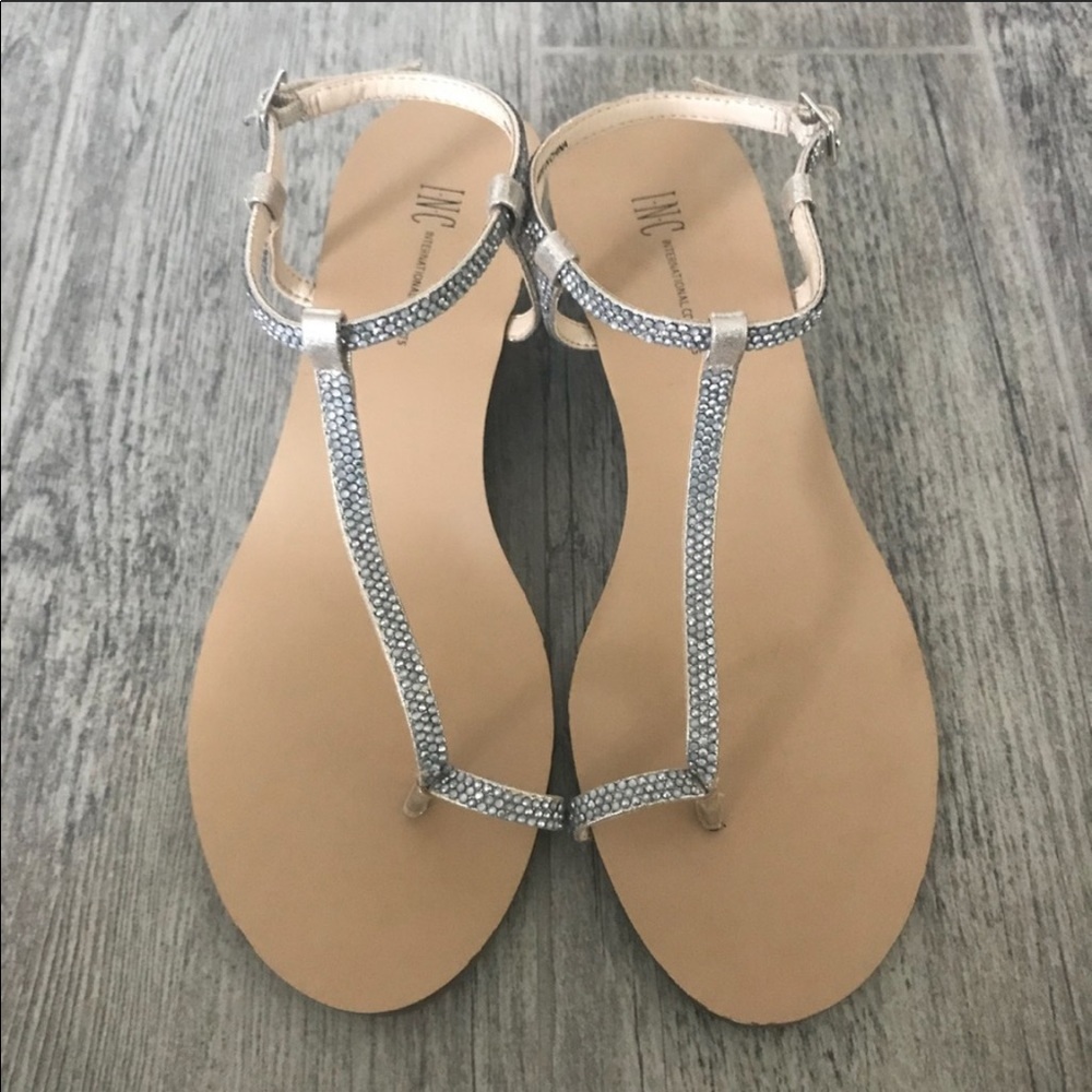 Beautiful Studded wedges 😍